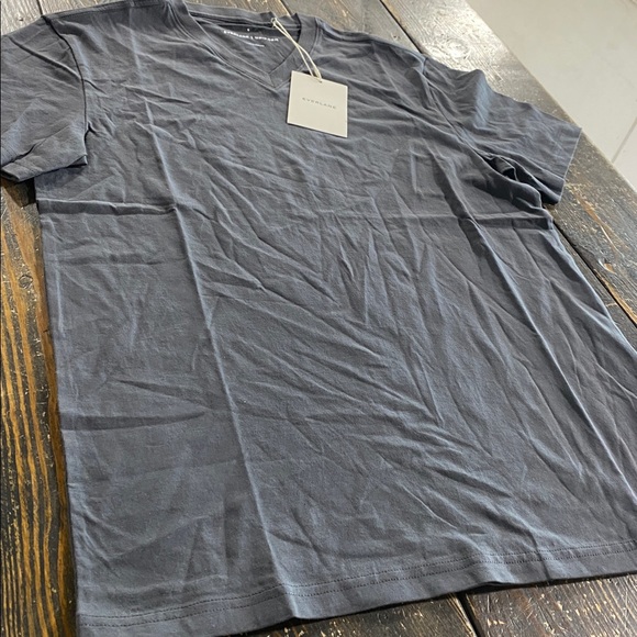 THE ESSENTIAL ORGANIC V-NECK TEE - S - Picture 5 of 9